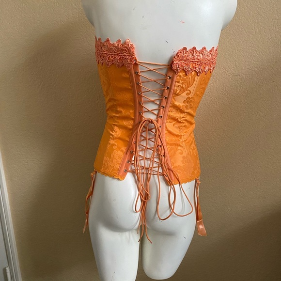 NEW Fredericks of Hollywood corset - Picture 2 of 9